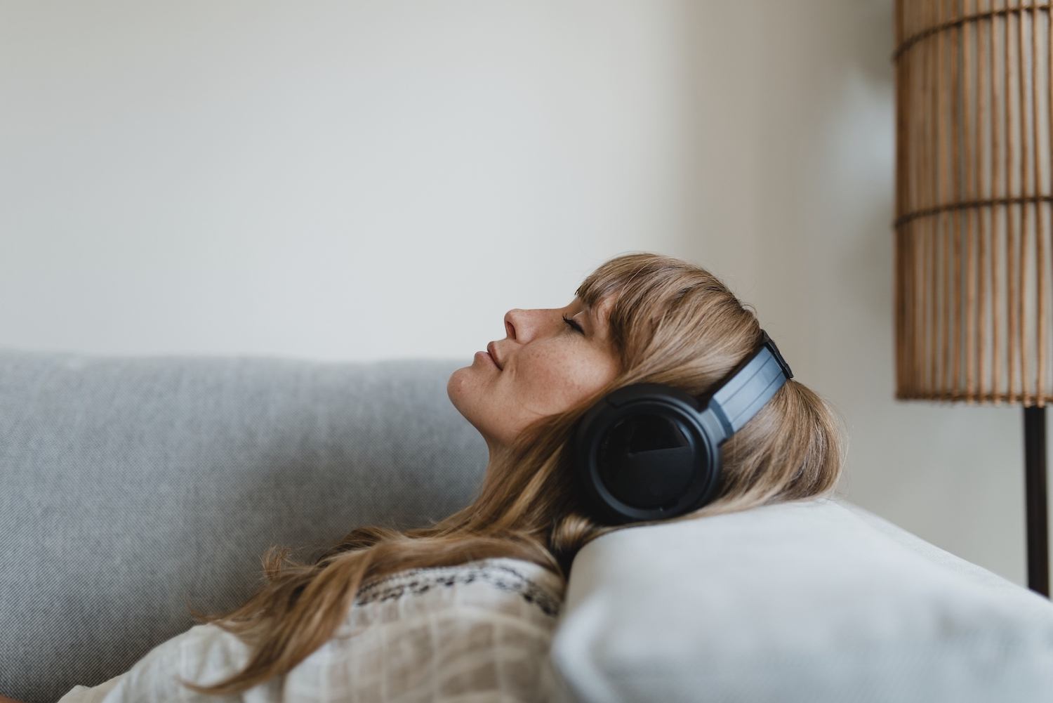 Effects Of Listening To Music While Sleeping – The Pros and Cons - Sleep  Advisor